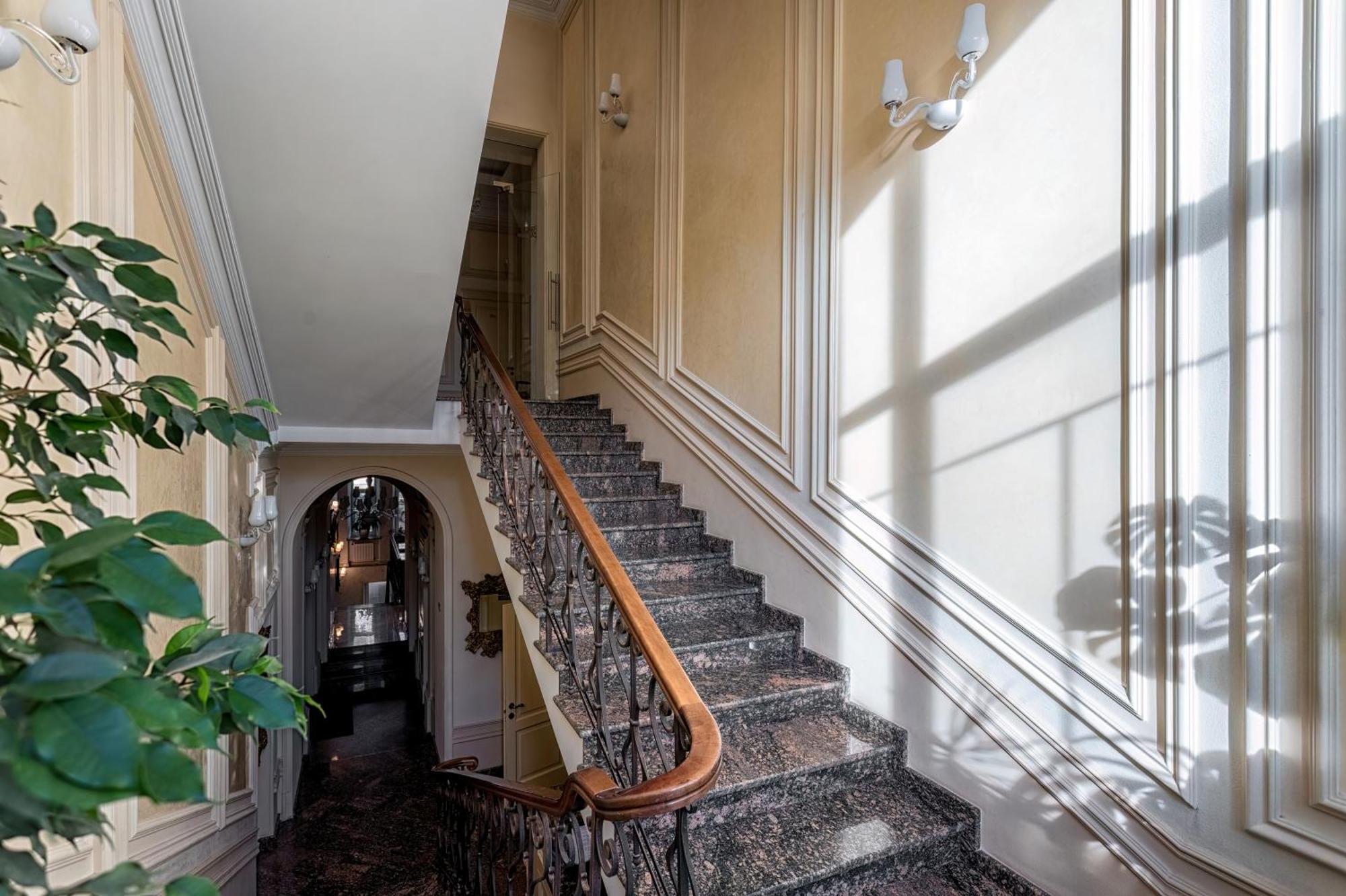 Vintage Art Hotel Odesa Exterior photo