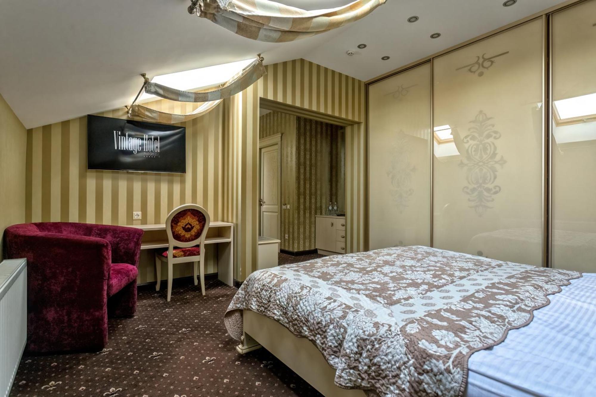 Vintage Art Hotel Odesa Exterior photo