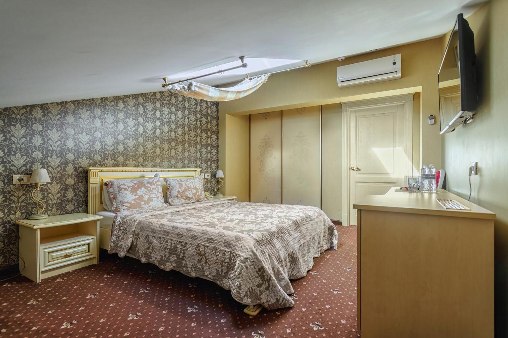 Vintage Art Hotel Odesa Exterior photo