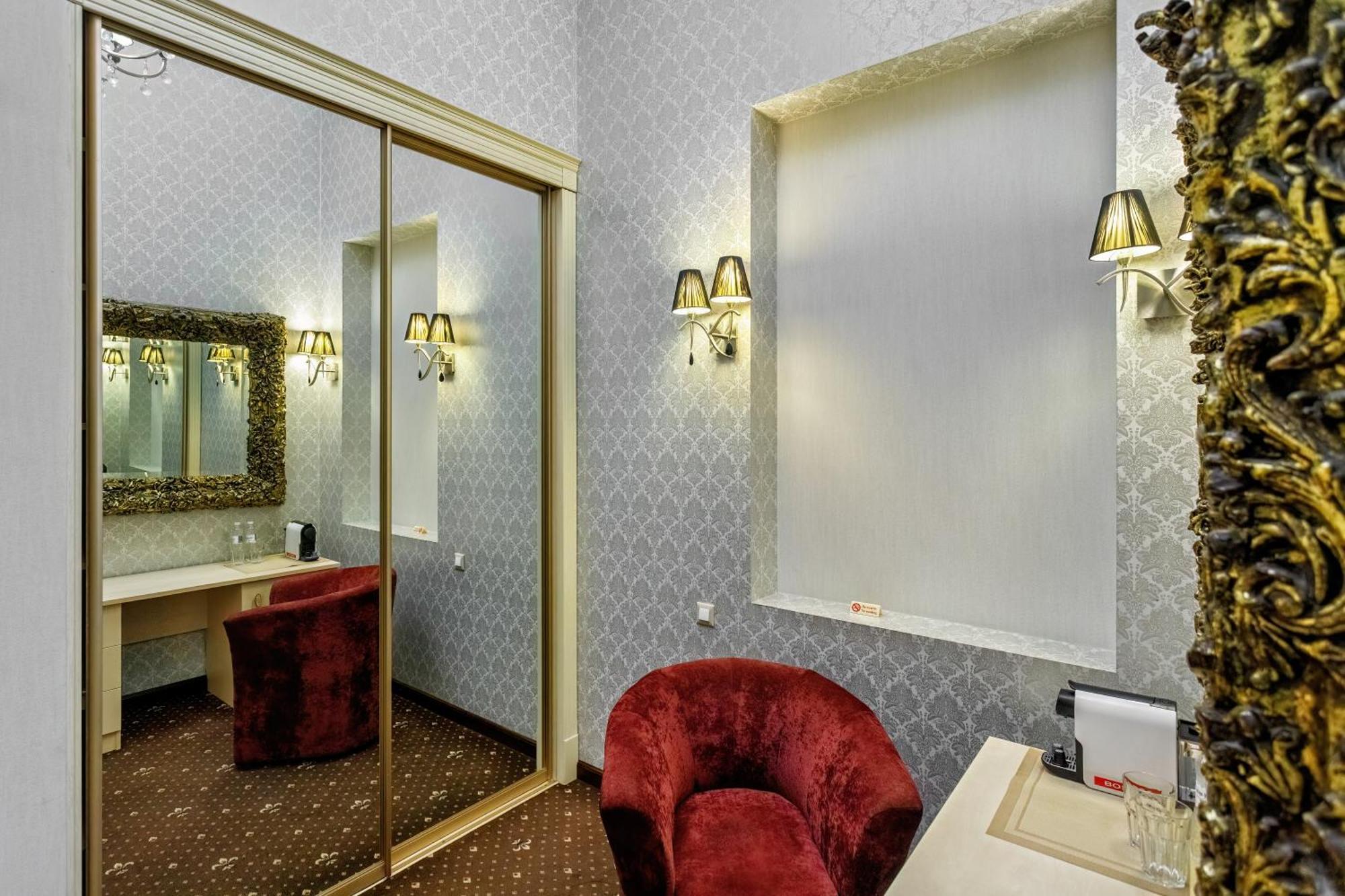 Vintage Art Hotel Odesa Exterior photo