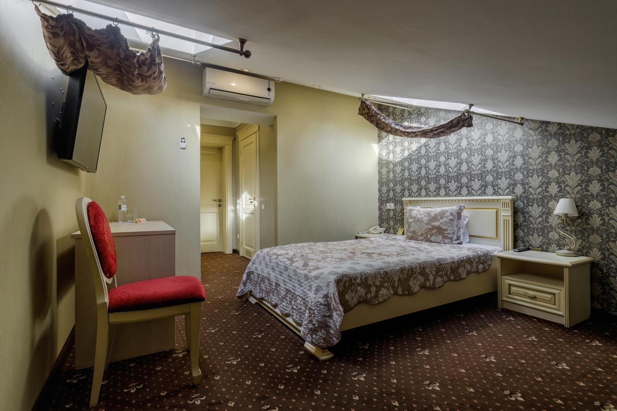 Vintage Art Hotel Odesa Exterior photo
